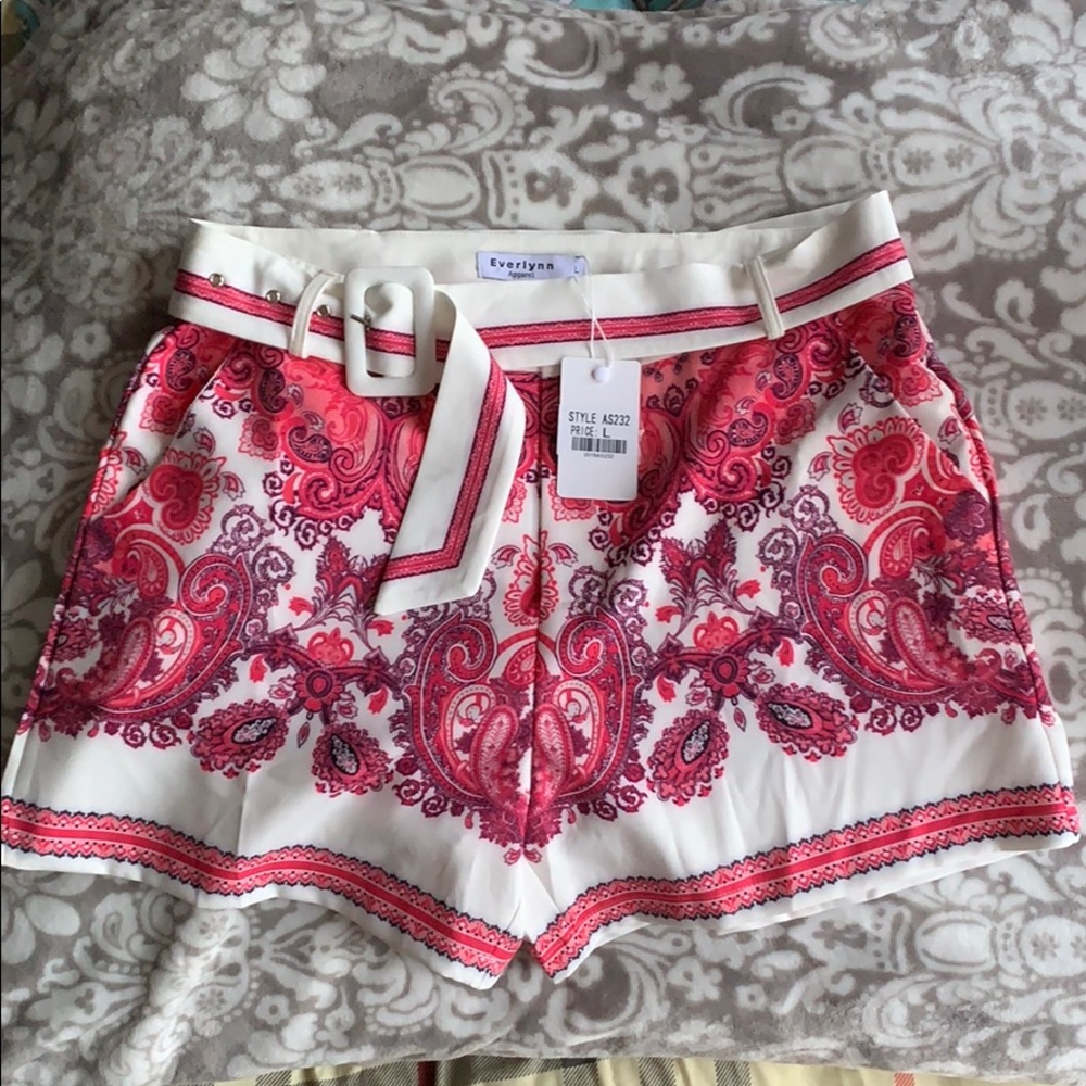 Silk fashion short in pink color - Picture 1 of 5
